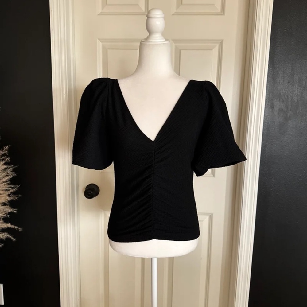 Free People Cupcake Ruched Puff Sleeve Top in Black size Medium - Picture 5 of 12